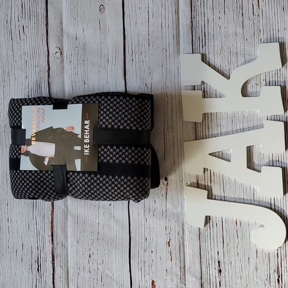 🆕️ IKE BEHAR REVERSIBLE FASHION WRAP (GREY & BLACK) - Picture 3 of 8